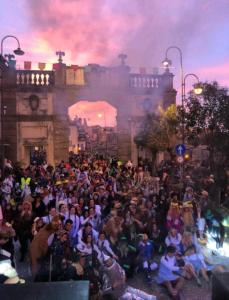 a large crowd of people in front of a building at La casina di Karol in Ronciglione