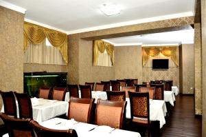 En restaurant eller et andet spisested på Hotel Diyora