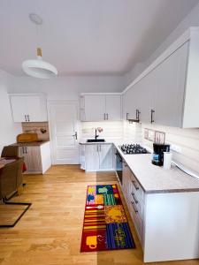 A kitchen or kitchenette at Subarini Garden Apartment
