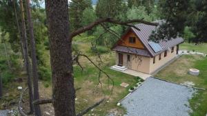 a small house in the middle of a forest at Chata Holder in Svätý Kríž