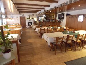 a dining room with tables and chairs in a restaurant at Gasthaus Pension Rezatgrund in Windsbach