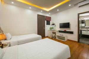 TV a/nebo společenská místnost v ubytování Hanoi Kingly Hotel