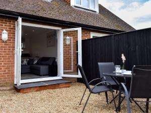 a patio with a couch and a table and chairs at Oak - Uk11993 in Greenhill