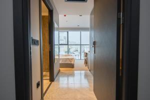 Postel nebo postele na pokoji v ubytování SHERLOCK HOMES HOTELS