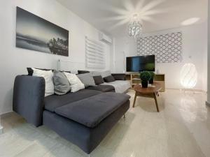 Et opholdsområde på Key Biscayne Charming 50sqm apt in Paleo Faliro