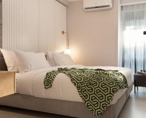 LUX&EASY Athens Downtown Residences客房内的一张或多张床位