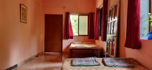 Postel nebo postele na pokoji v ubytování Bageecha B&B- Vaayu