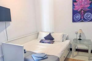 A bed or beds in a room at Casa VivaQi Tenerife