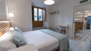 a bedroom with a bed and a desk in a room at Veranera Hostel in Estepona