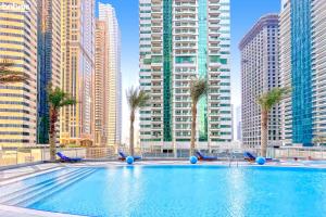 Bazén v ubytování bnbmehomes - Experience Luxurious Sky High Marina Living - 4408 nebo v jeho okolí