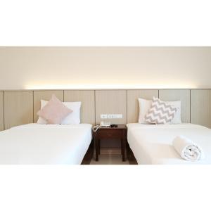 チェンマイにあるChiangmai residenceの部屋に並んで置かれた2つのベッド +22枚の写真