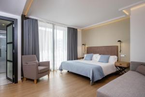 Ein Bett oder Betten in einem Zimmer der Unterkunft Kyrat Amarac Suites