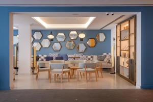 Ein Sitzbereich in der Unterkunft Kyrat Amarac Suites