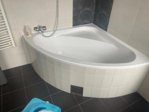 Łazienka w obiekcie 4 hálószobás Pihenj Meg Vendégház