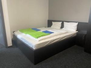 מיטה או מיטות בחדר ב-Pihenj Meg Vendégház