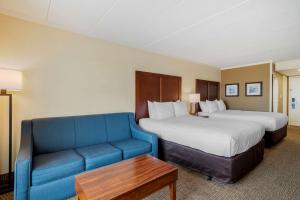 Ein Bett oder Betten in einem Zimmer der Unterkunft Comfort Inn Ocean City Boardwalk