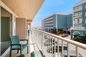 Ein Balkon oder eine Terrasse in der Unterkunft Comfort Inn Ocean City Boardwalk