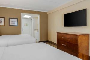 Ein Bett oder Betten in einem Zimmer der Unterkunft Comfort Inn Ocean City Boardwalk