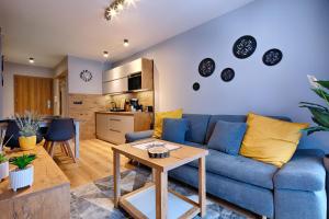 Kuchyňa alebo kuchynka v ubytovaní GórSKI Przystanek Apartament Parzenica i Rozeta