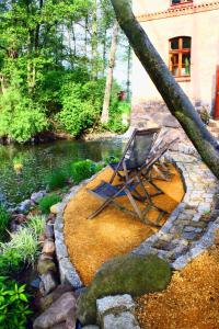Ein Garten an der Unterkunft Mühle Tornow am Wentowsee