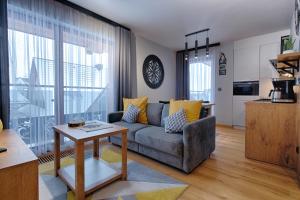Kuchyňa alebo kuchynka v ubytovaní GórSKI Przystanek Apartament Parzenica i Rozeta