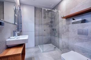 Kúpeľňa v ubytovaní GórSKI Przystanek Apartament Parzenica i Rozeta
