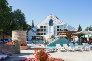 Bazén v ubytovaní Spa Residence Carbona Great Time Apartman alebo v jeho blízkosti