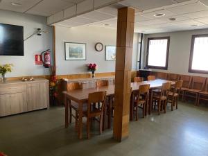 TV a/nebo společenská místnost v ubytování Hostal Meson Pepa