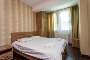 Ένα ή περισσότερα κρεβάτια σε δωμάτιο στο Bakuriani Residence