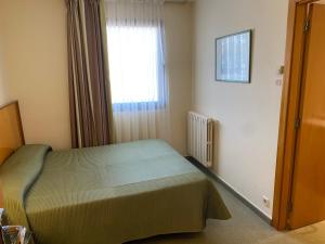 Postel nebo postele na pokoji v ubytování Hostal Meson Pepa