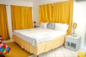 Ein Bett oder Betten in einem Zimmer der Unterkunft E 20 Mystic Ridge ocho Rios