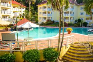 Der Swimmingpool an oder in der Nähe von E 20 Mystic Ridge ocho Rios
