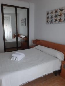 a bedroom with two white beds and a mirror at Apartamento Sagunto frente a Renfe in Sagunto