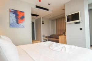 Postel nebo postele na pokoji v ubytování SHERLOCK HOMES HOTELS