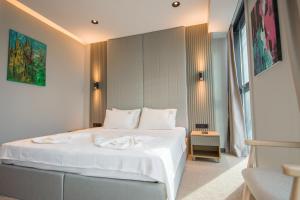 Postel nebo postele na pokoji v ubytování SHERLOCK HOMES HOTELS