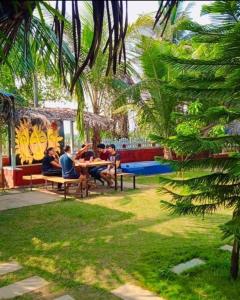 GREEN NEST HOSTEL, Baga-Arpora, North Goa外面的花园