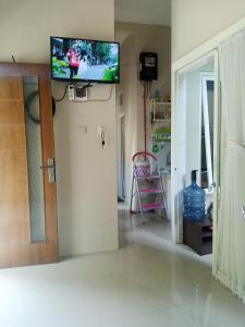 Μια τηλεόραση ή/και κέντρο ψυχαγωγίας στο Villa tsany syari'ah d batu