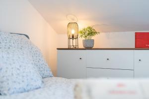 Łóżko lub łóżka w pokoju w obiekcie Apartament Słoneczny przy morzu z klimatyzacja