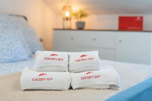Łóżko lub łóżka w pokoju w obiekcie Apartament Słoneczny przy morzu z klimatyzacja