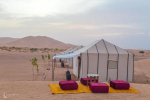 a tent in the middle of the desert at Saharian Luxury Camp Deluxe Familly Quadriple in Merzouga