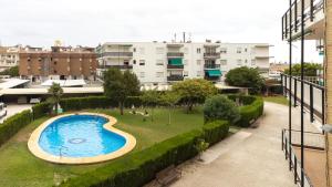 The swimming pool at or close to Modern 2 Bedroom Apartment 100 m From The Beach
