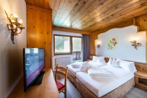 Postel nebo postele na pokoji v ubytování Alpenwellnesshotel Gasteigerhof