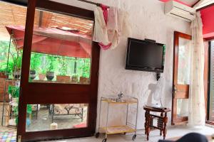 TV a/nebo společenská místnost v ubytování Mdiq Chalet