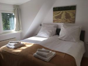 a bedroom with a bed with towels on it at Getelodge - Private Family Country Lodge - Child and Pet friendly in Getelo