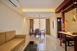 Posezení v ubytování Thekkady Gavi Suites