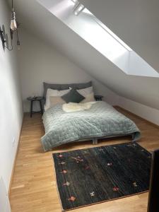 A bed or beds in a room at Larix Apartment