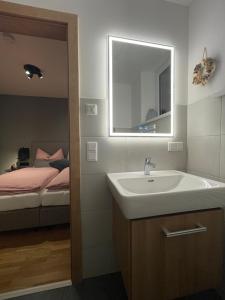 Postel nebo postele na pokoji v ubytování Larix Apartment