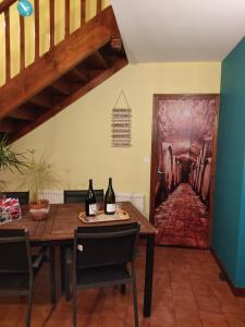 a dining room with a table and a painting on the wall at Chez Sam in Villebois