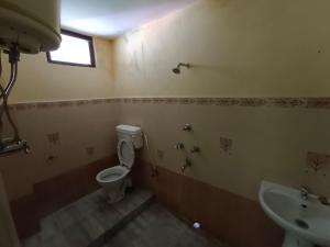 Un baño de Hotel Pemathang 18 fotos más