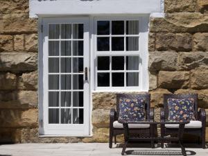 Ein Sitzbereich in der Unterkunft Kevacy Farm Lodge